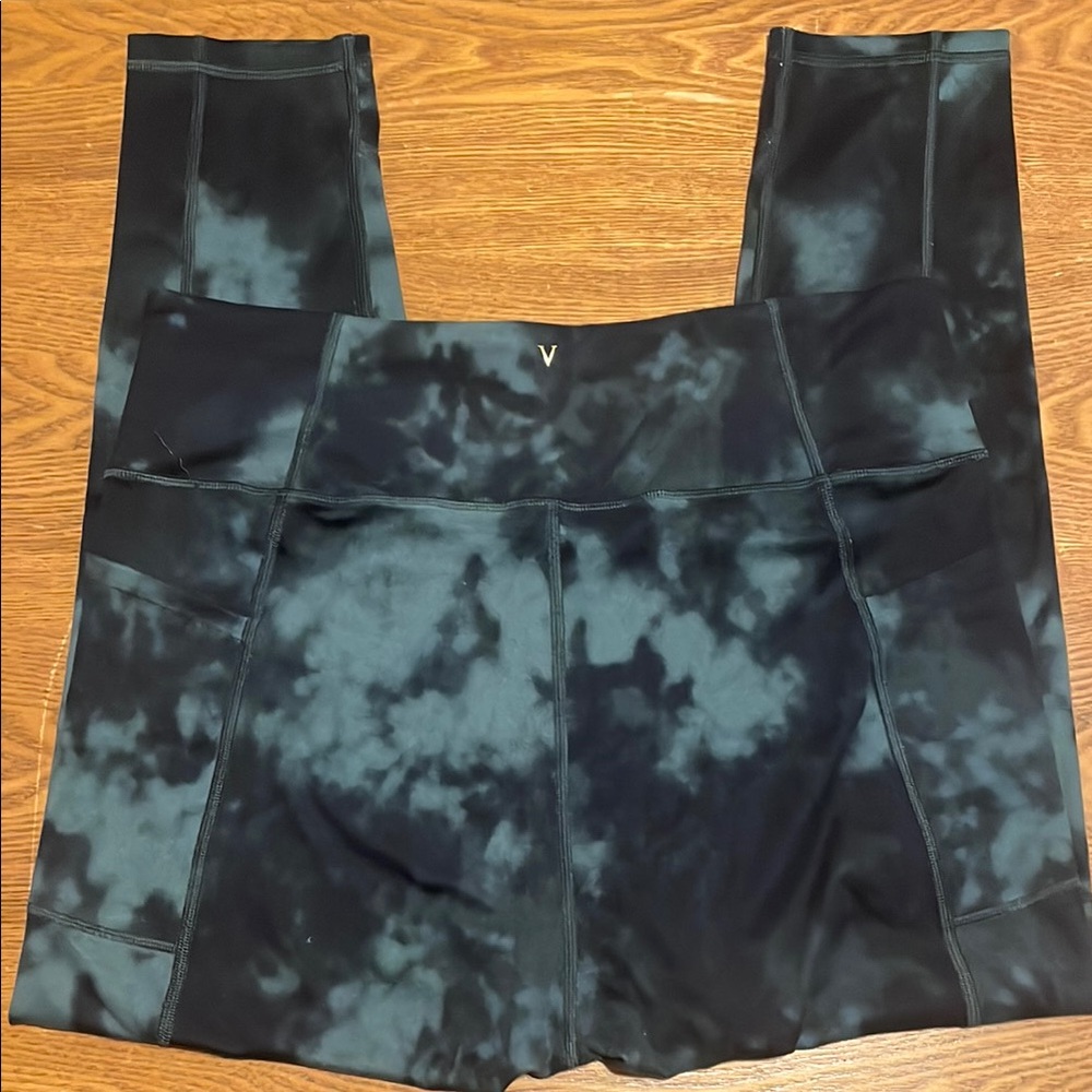 🟨🟨 Victoria’s Secret Women’s Green Tie-Dye Leggings (size 16) - Picture 3 of 7